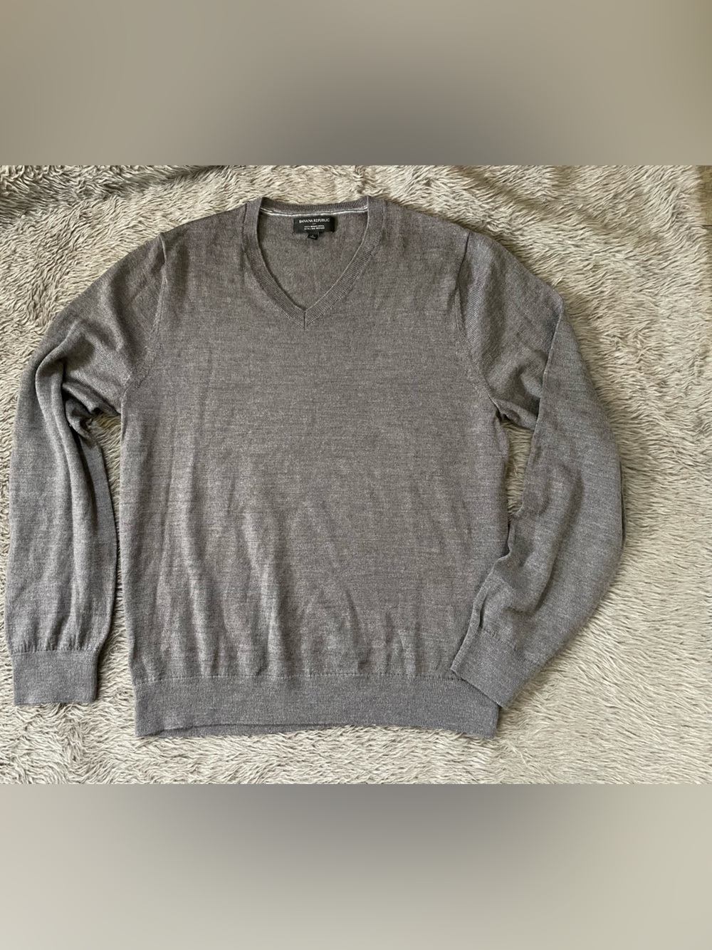Men’s Banana Republic V-Neck Merino Wool Sweater ( Large)